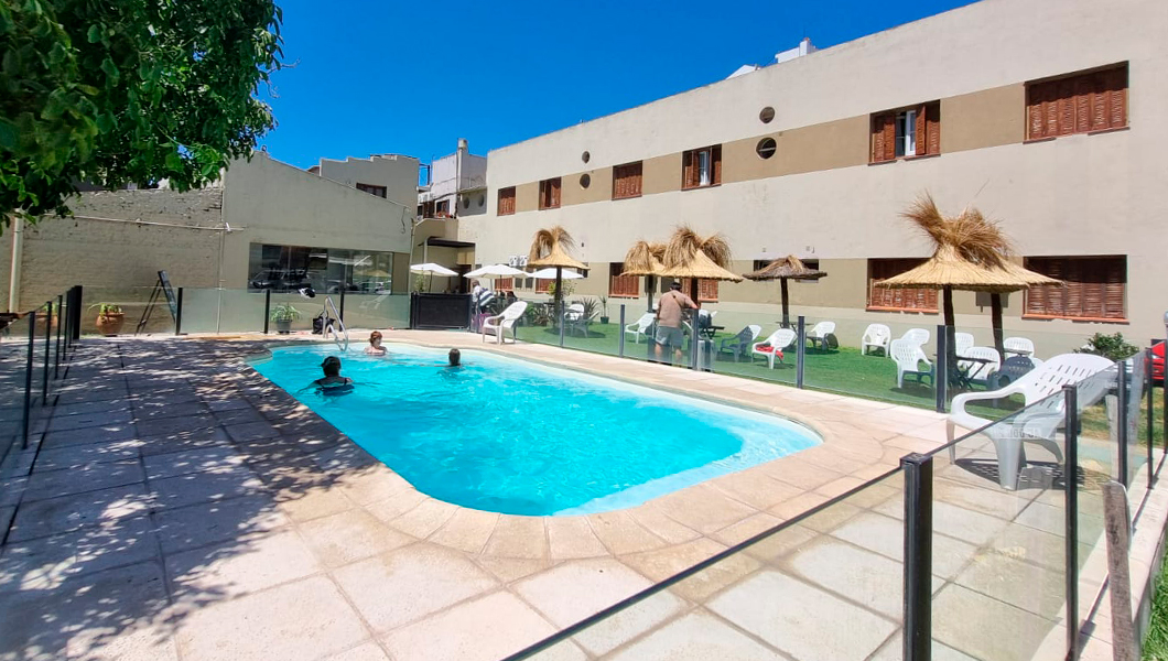 Piscina Hotel Moderno